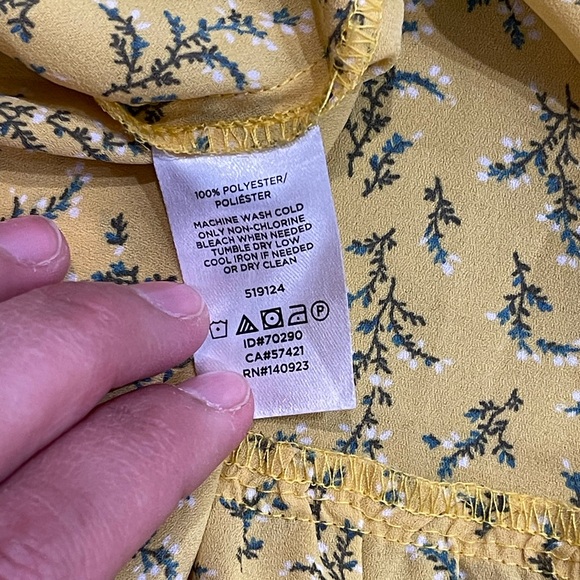 Loft Top Yellow Floral Women's Top Loft Size Medium Ruffle Top - Picture 4 of 9